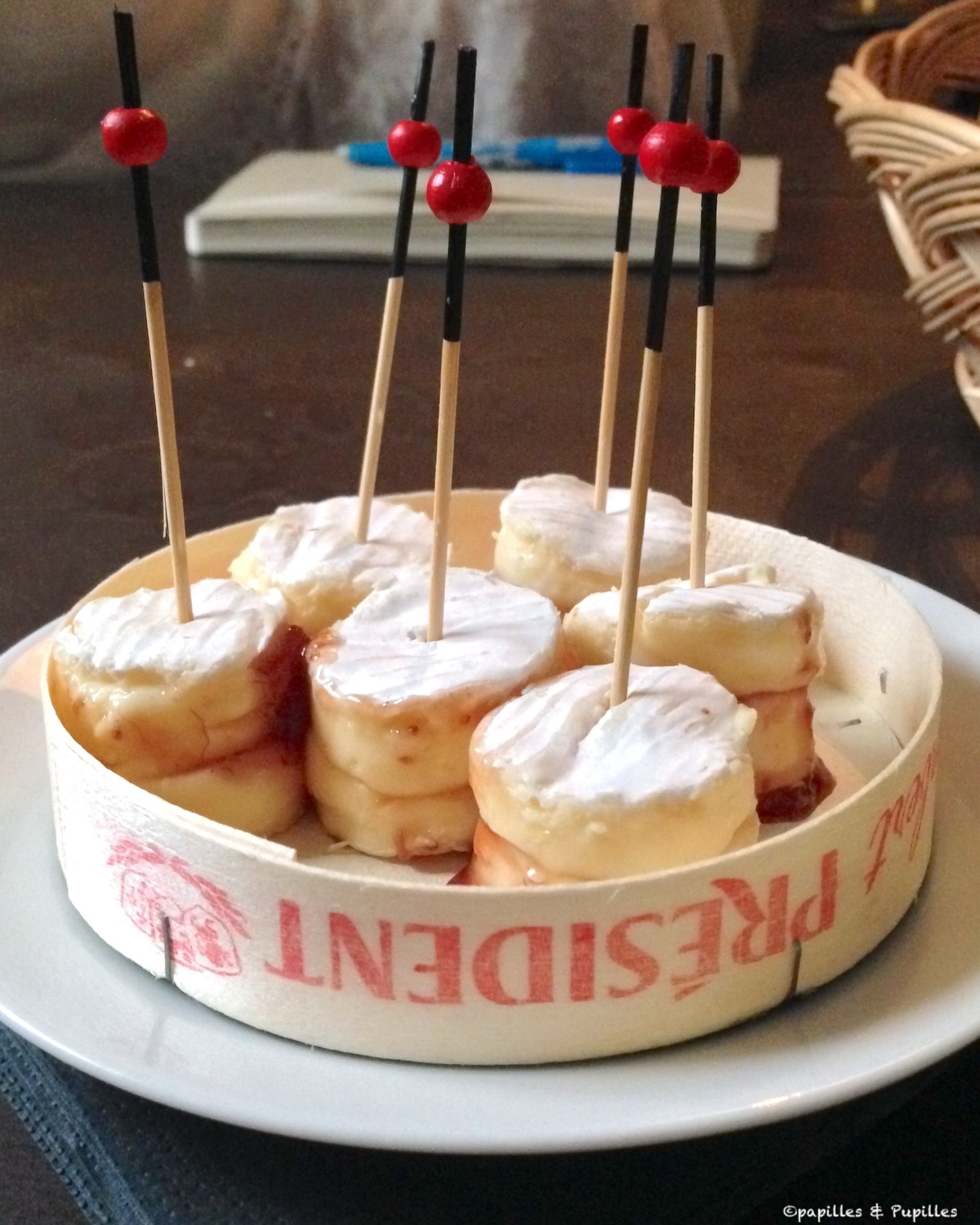 Brochette de Camembert à la confiture de figues