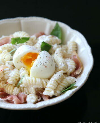 Pâtes à la ricotta, jambon cru et basilic