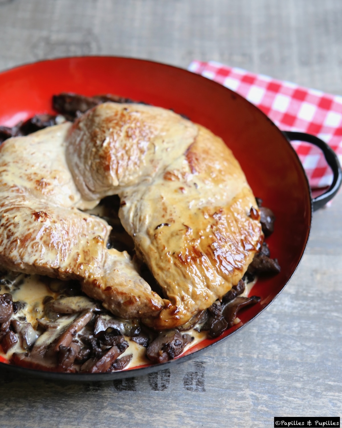 Quasi de veau à la crème et aux champignons de Paris