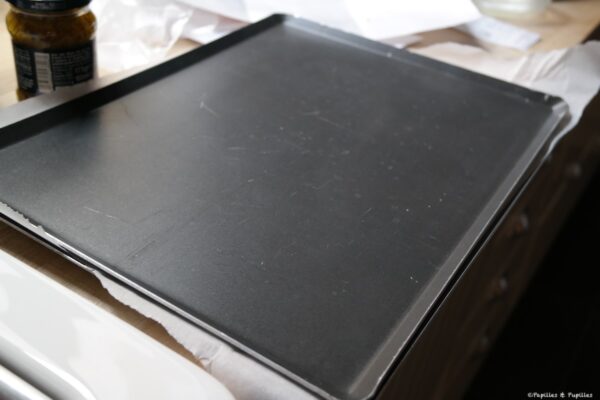 Couvrez avec l'autre plaque