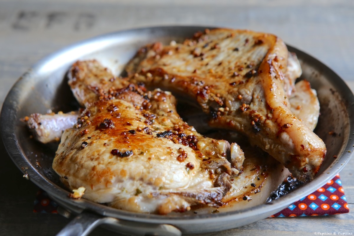 Côtes de porc à l'ail et aux graines de moutarde