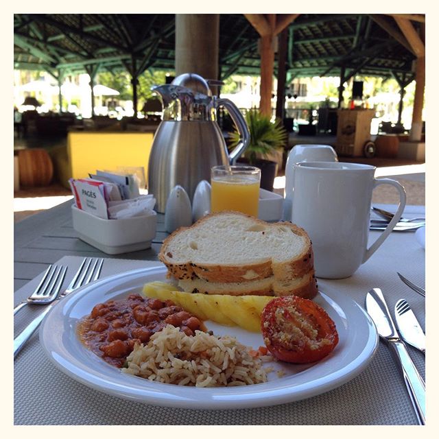 Curry de légumes, riz sauté, ananas