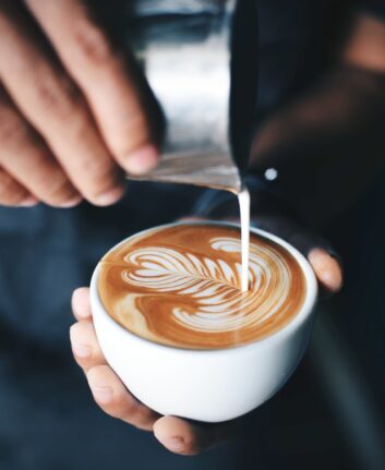 Latte art (c) Coffee Lover shutterstock
