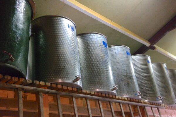 On verse par gravité