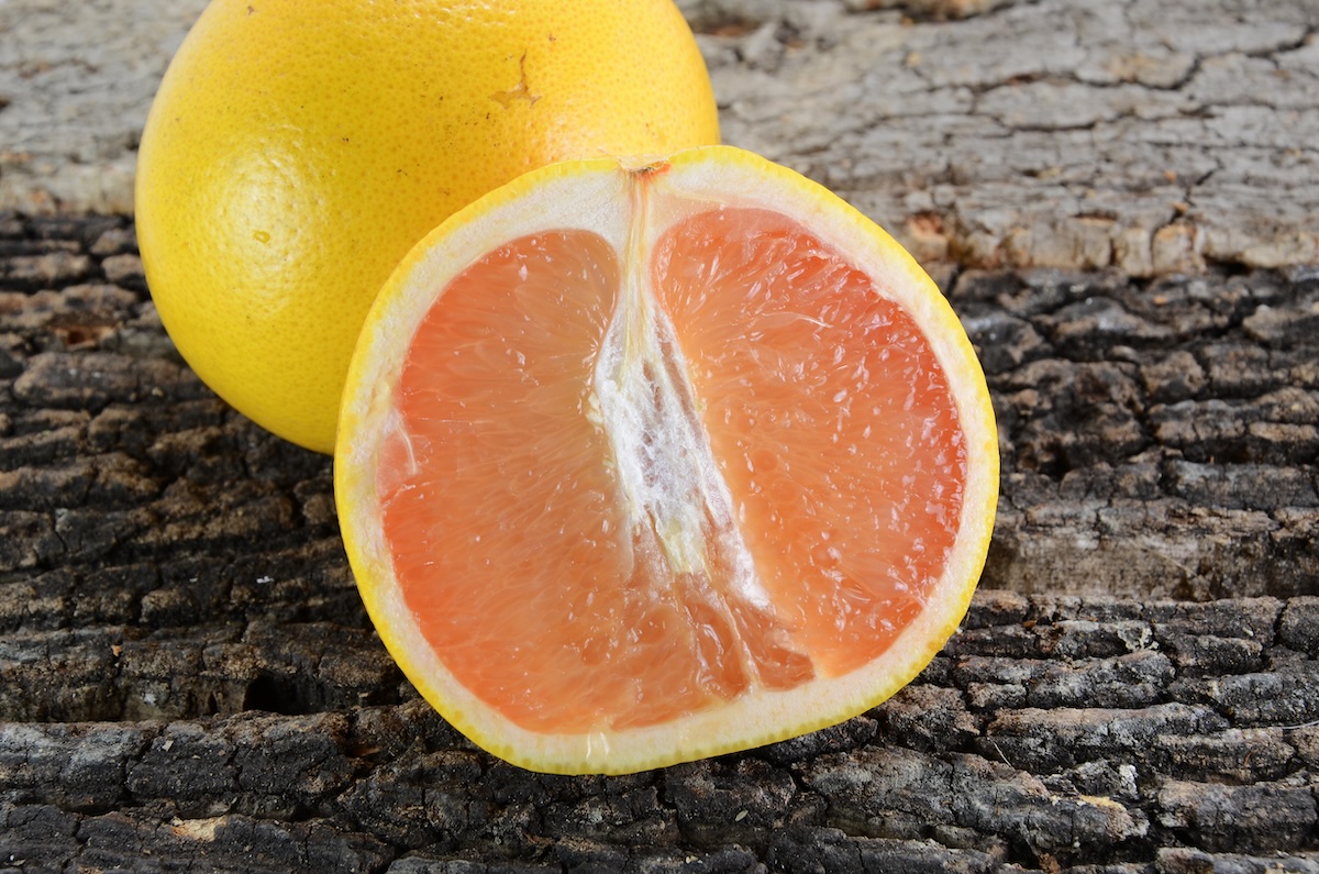 Pomelo (c) PhotoEd shutterstock