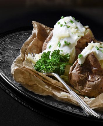 Pommes de terre au four (c) Simon Booth shutterstock