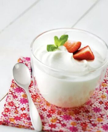 Fromage blanc et fraises (c) StudioB Cniel