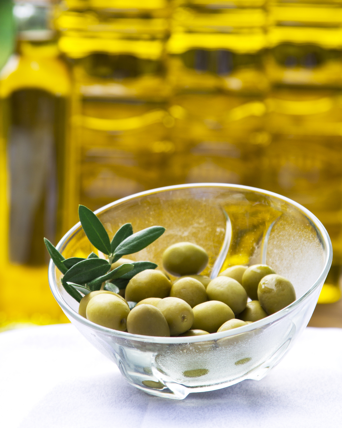 Olives et huile d'olive ©tetxu shutterstock