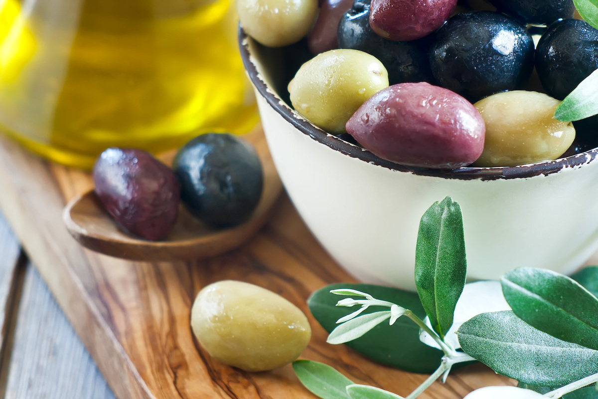 Olives vertes et noires ©Karaidel shutterstock