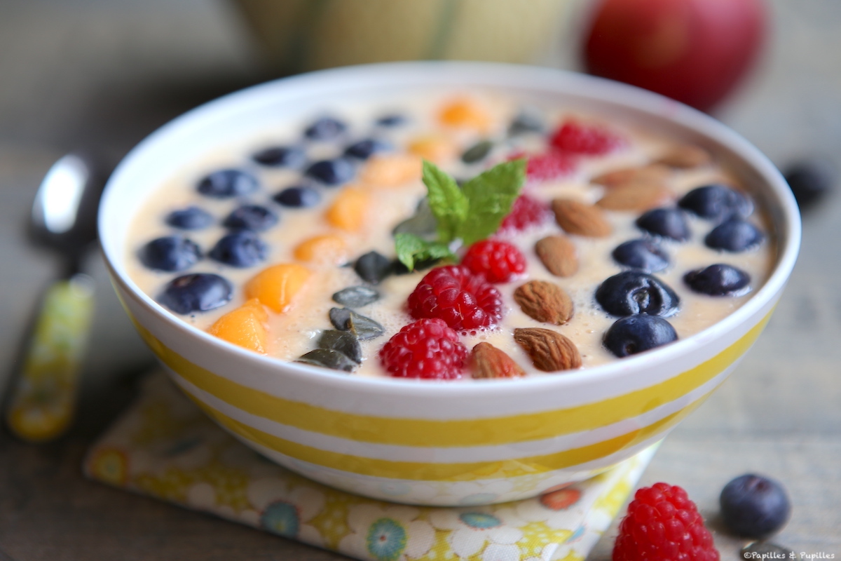 Smoothie bowl pêche melon framboise 