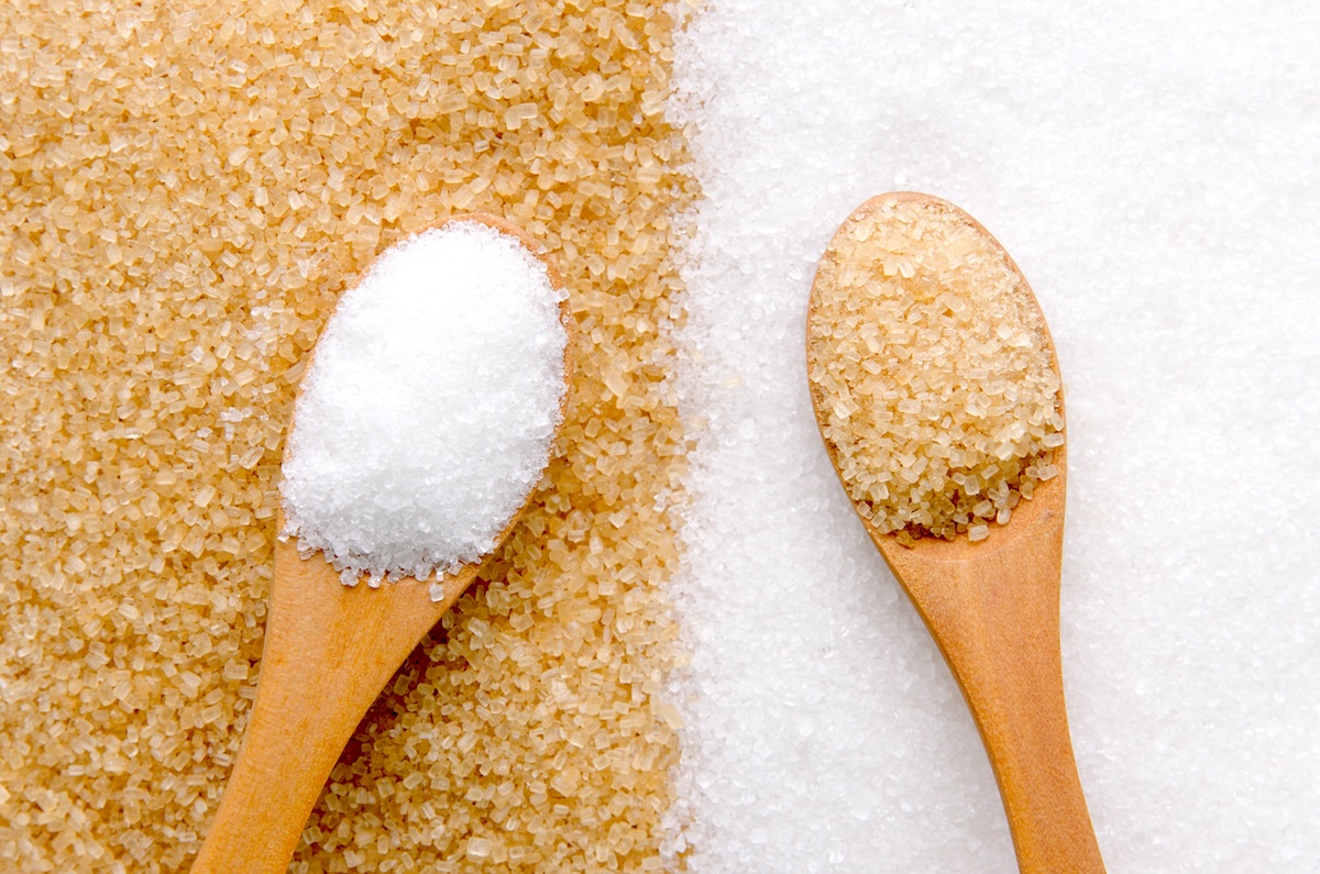 Sucre blanc et sucre roux (c) Iasmina Calinciuc shutterstock