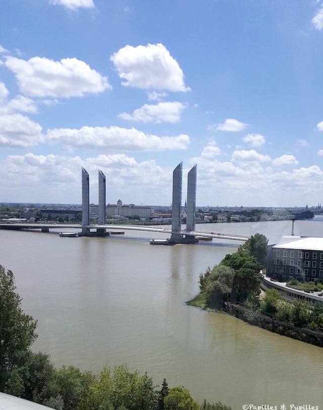 Vue sur le Pont Chaban Delmas depuis la Cite du vin