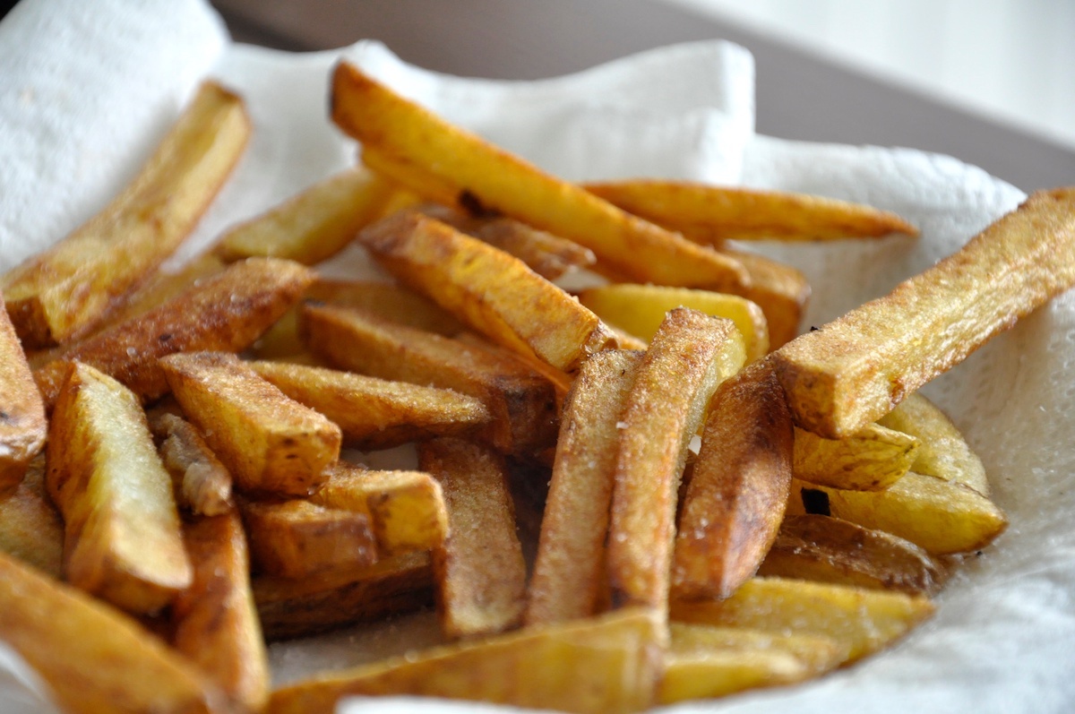 Comment découper des pommes de terre en frites ? - Les Commis