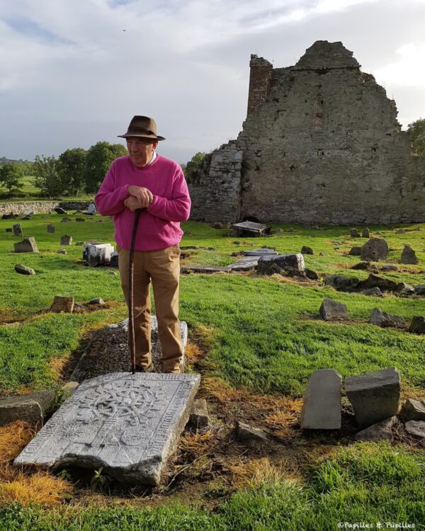 Ancienne église médiévale de Newtown Jerpoint dans la lumière du soir près de Thomastown