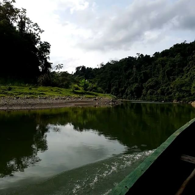En pirogue sur la rivière Bribri - Costa Rica