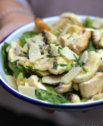 Salade tiède de poulet au citron et à l'avocat