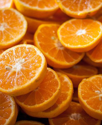Oranges (c) Caitlin ReganCC BY 2.0