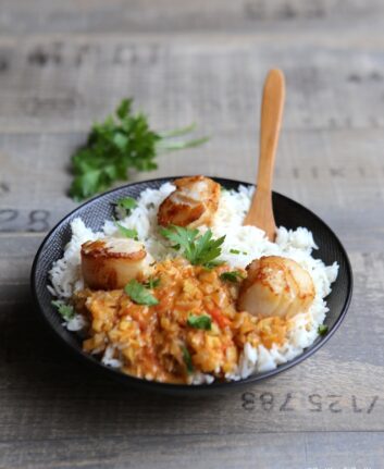 Saint Jacques et riz au curry et lait de cocob