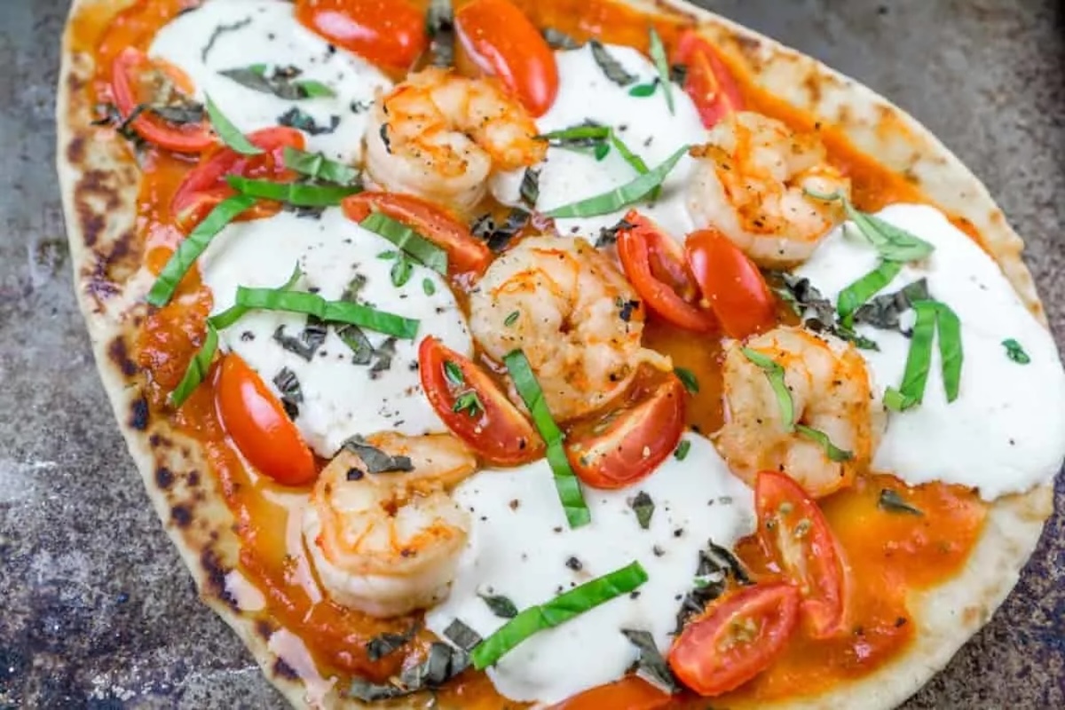 Naan pizza aux crevettes