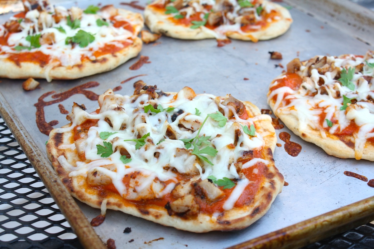 Naan pizza poulet grillé Tikka Masala