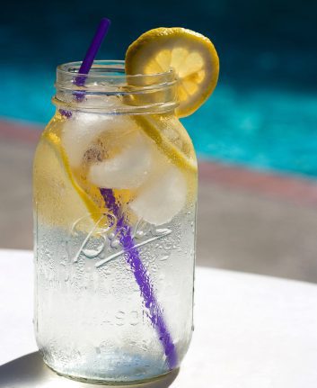 Eau citronnée dans un Mason Jar (c)Ponce_photography Pixabay CC0 public Domain
