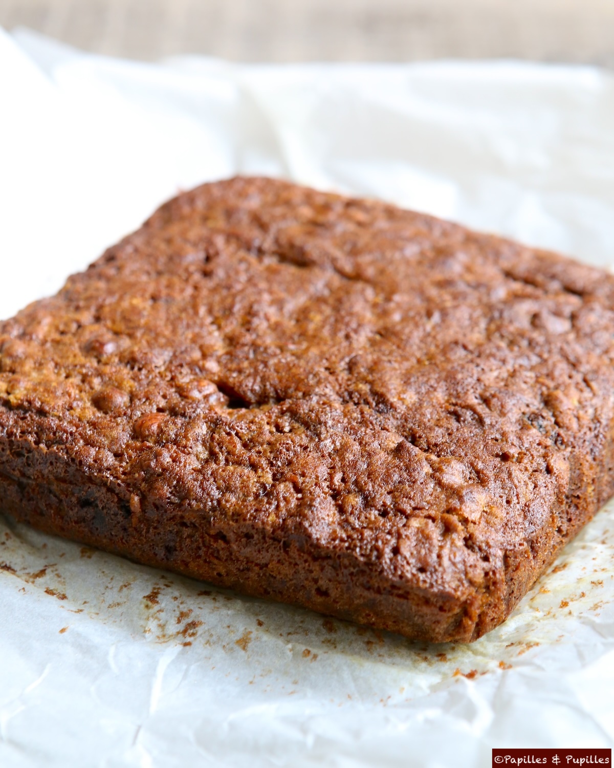 Carrot cake démoulé, texture dense et moelleuse