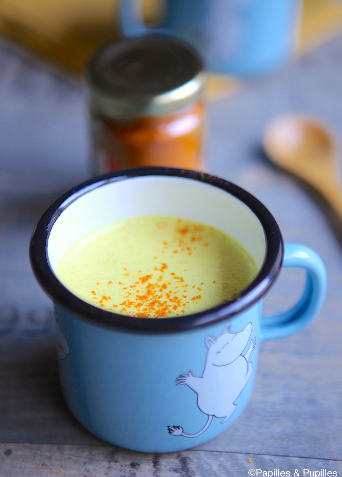 Golden latte - Golden milk - lait d'or au curcuma