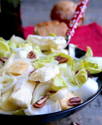 Salade d'endives fromage et noix de pécan