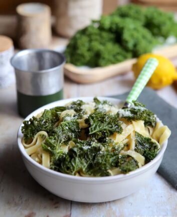 Tagliatelles au kale, ail et citron
