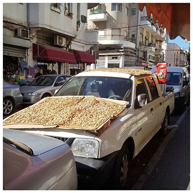Séchage des amandes ... original   - Marché des épices - Tel Aviv