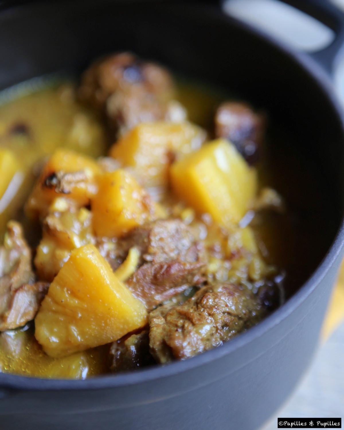 Joues de porc au curry et ananas