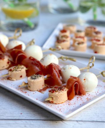 Brochettes Apérivrais oeufs de caille jambon