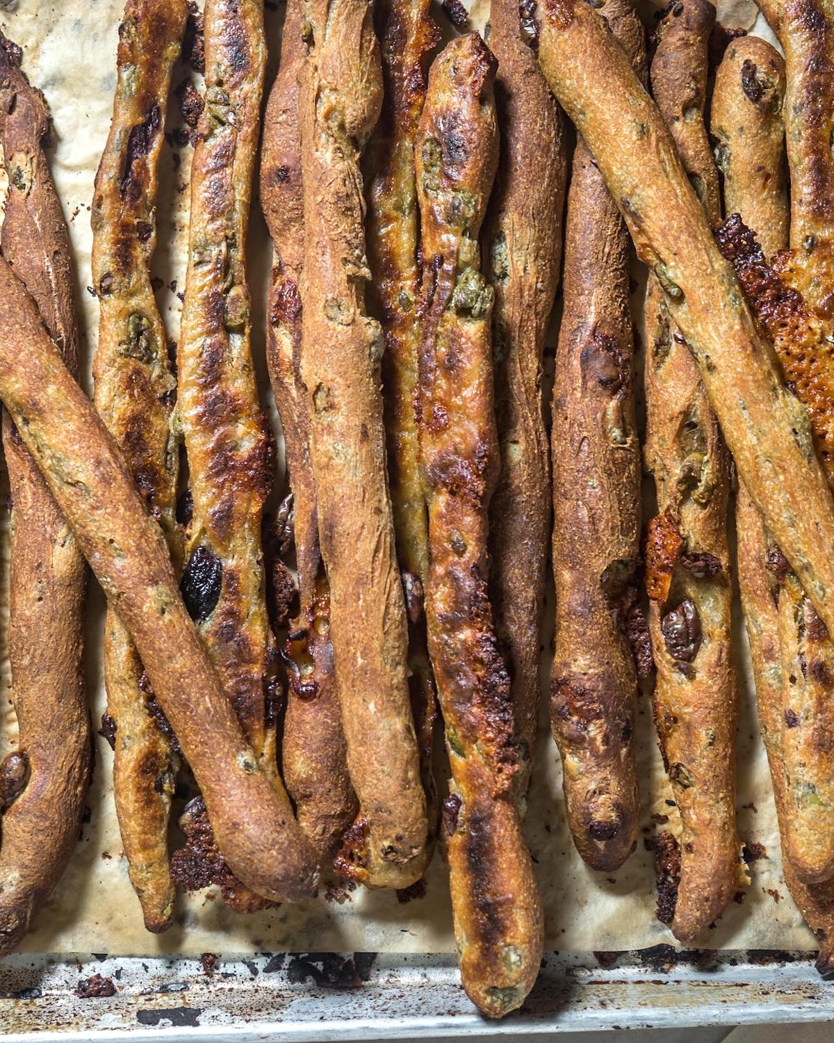 Gressins au fromage et aux olives ©Breads Bakery