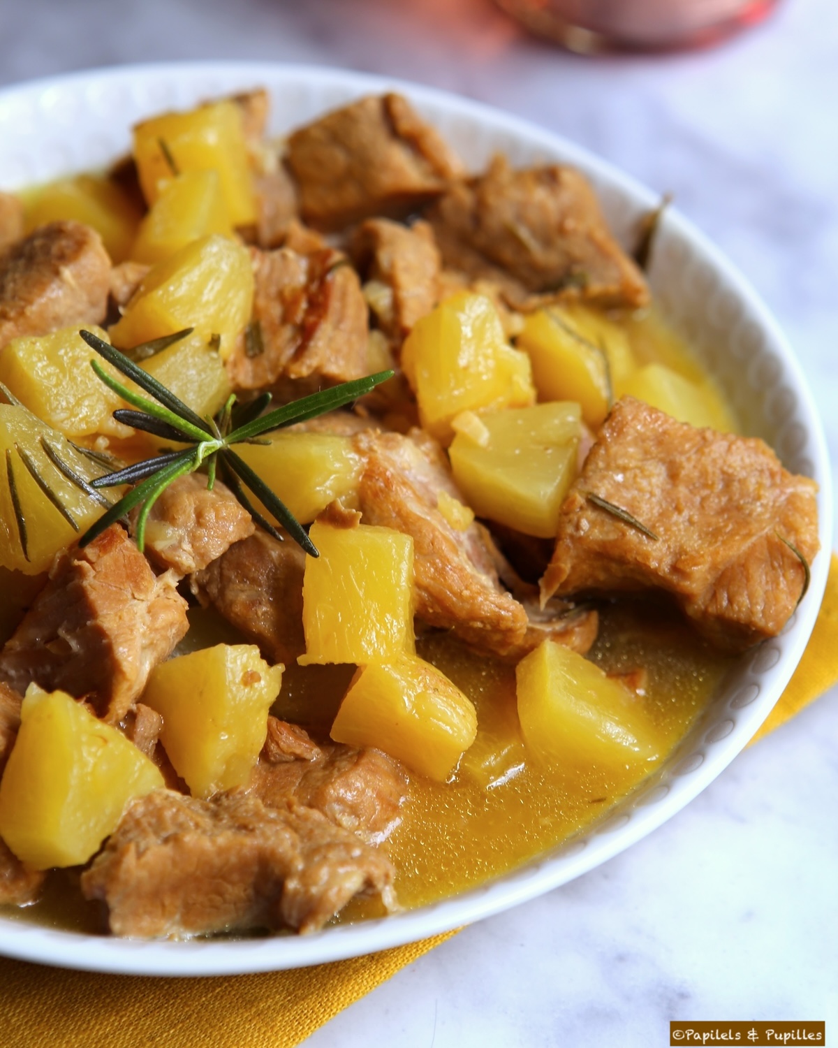 Porc à l'ananas et au romarin