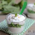 Verrines de mousse de fromage de chèvre, petits pois et menthe