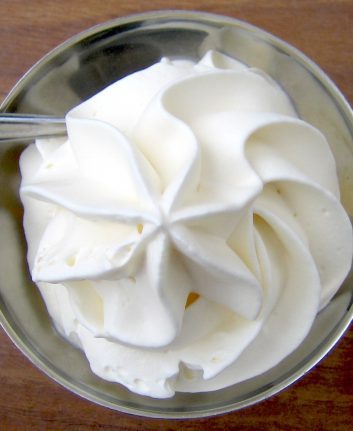 Crème chantilly (c) Paul Downey CCBY2.0