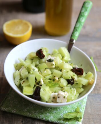 Salade de concombre à la féta et à la menthe