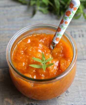 Compote d'abricots à la verveine citronnelle