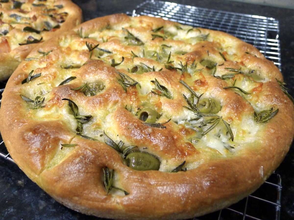 Focaccia olives romarin 