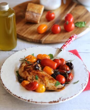 Poulet aux tomates et olives noires