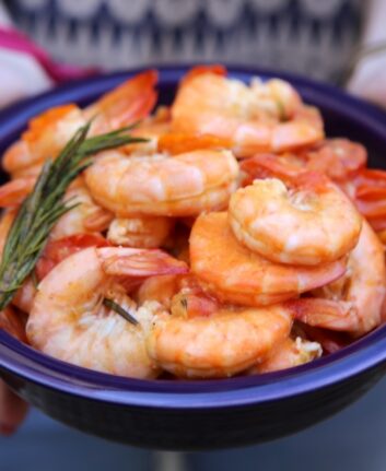 Crevettes aux tomates, à l'ail et au romarin
