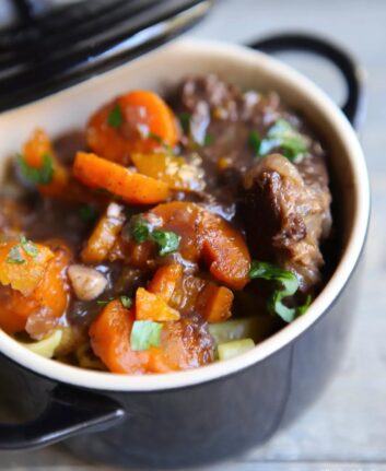 Boeuf aux carottes et au vin rouge à l'autocuiseur