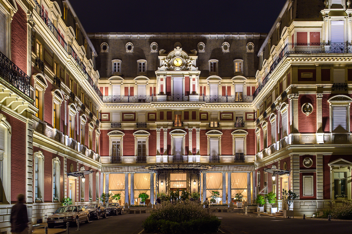 Hôtel du Palais by night
