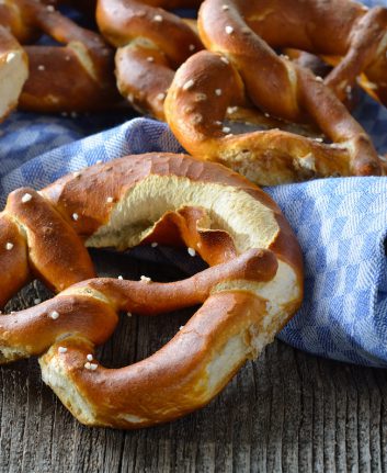 Bretzels ©Karl Allgaeuer shutterstock
