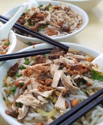Nouilles chinoises garnies