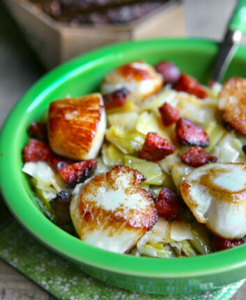 Saint Jacques à la fondue de poireaux et chorizo