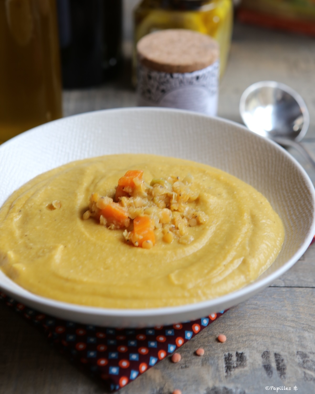 Velouté de lentilles corail au lait de coco