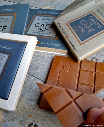 Carrés au café