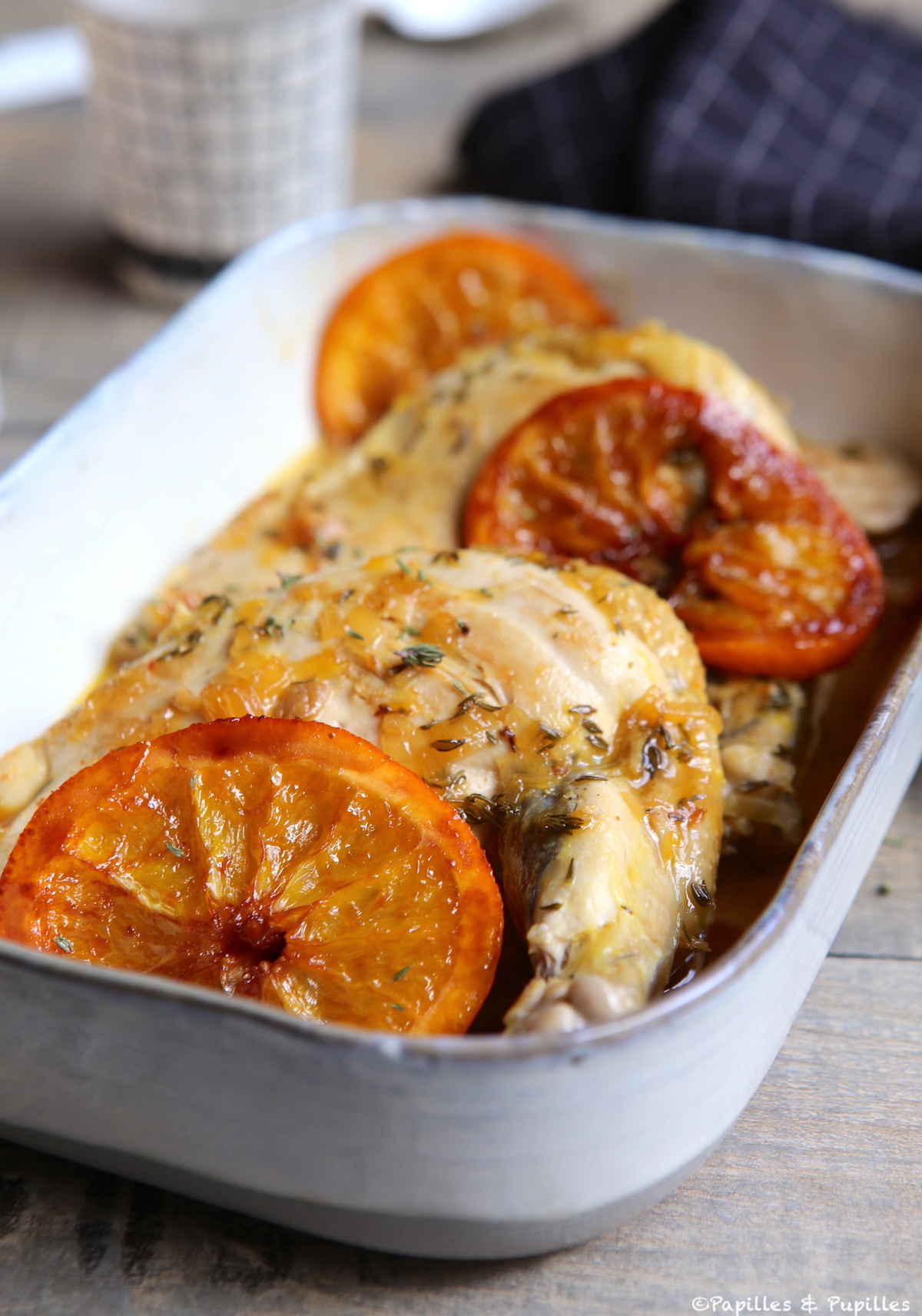 Suprêmes de pintade à l’orange et au miel, servis nappés de sauce