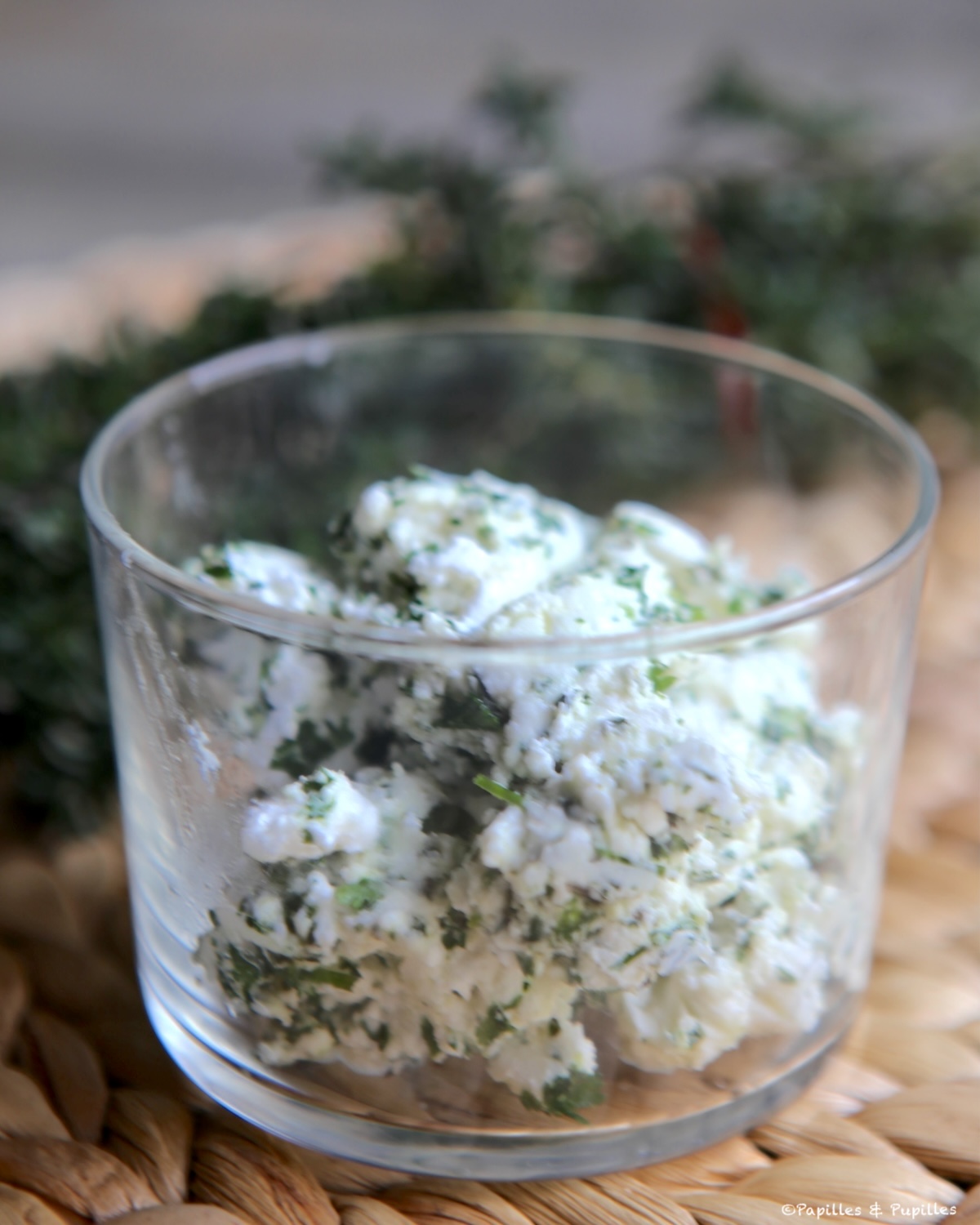 Faisselle de fromage de chève aux herbes